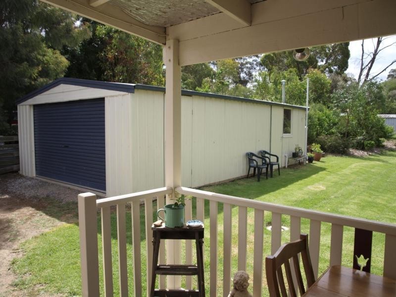 11 Redleaf Close, Heathcote VIC 3523