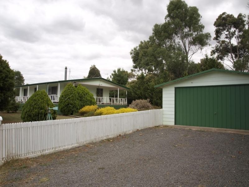 8 Redleaf Close, Heathcote VIC 3523