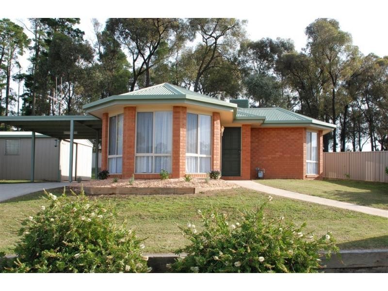 21 Lukin Crescent, Kangaroo Flat VIC 3555