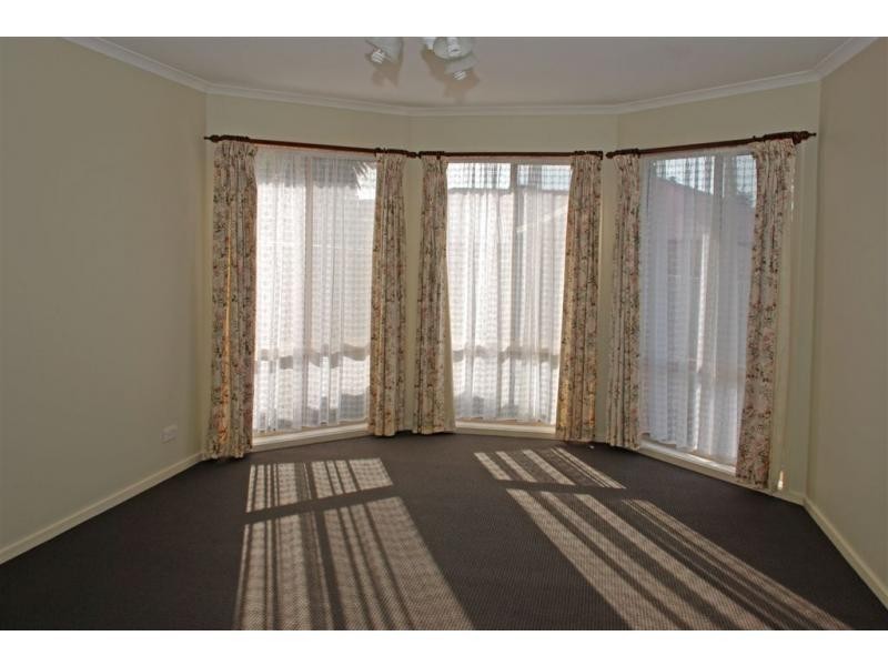 21 Lukin Crescent, Kangaroo Flat VIC 3555