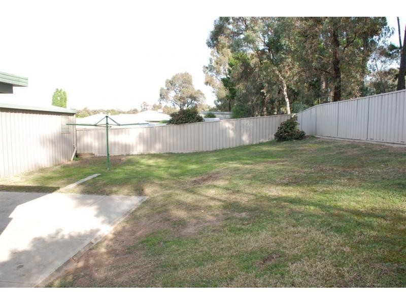 21 Lukin Crescent, Kangaroo Flat VIC 3555