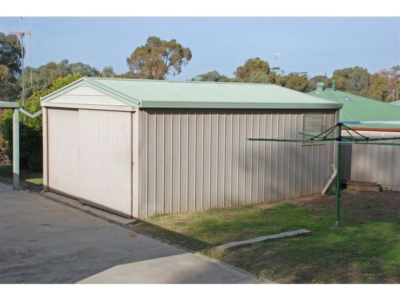 21 Lukin Crescent, Kangaroo Flat VIC 3555