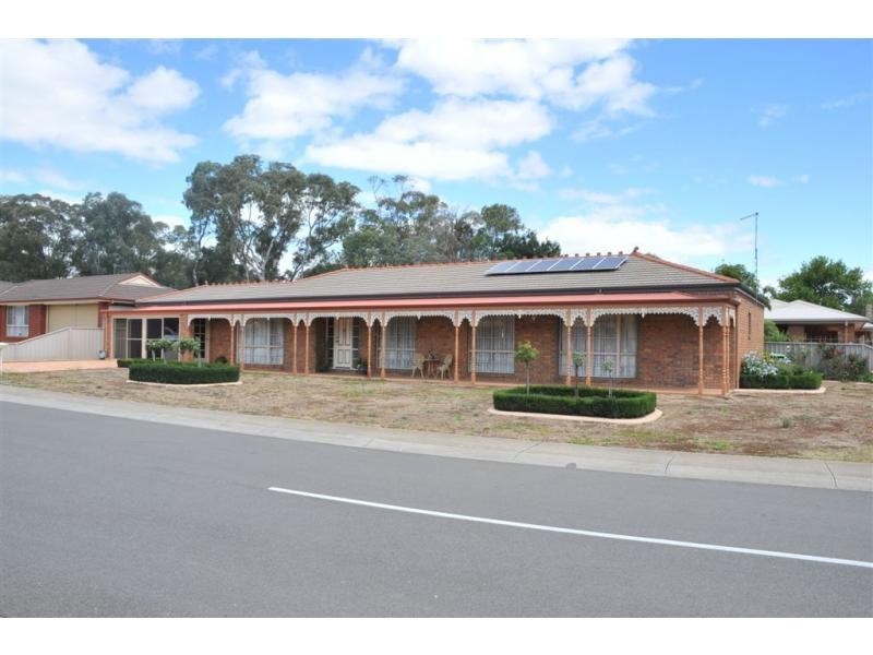 17 Lauren Court, Kangaroo Flat VIC 3555