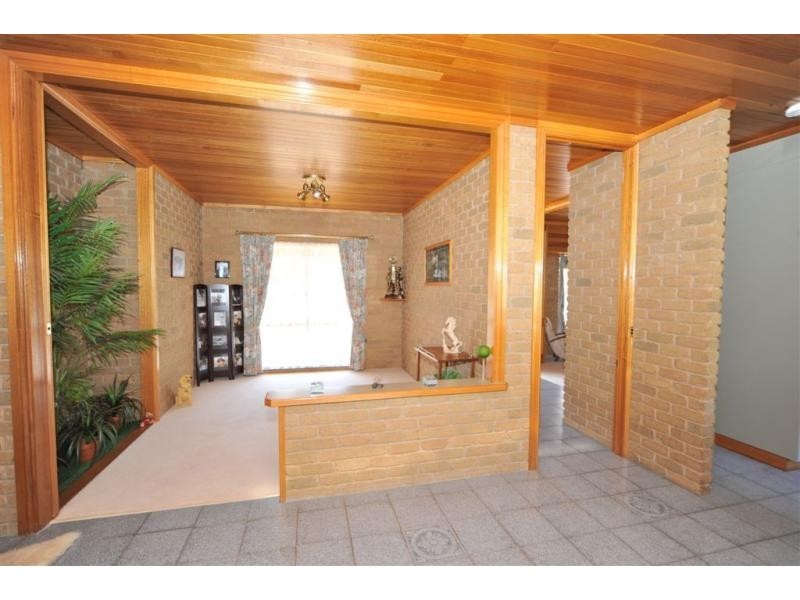 17 Lauren Court, Kangaroo Flat VIC 3555