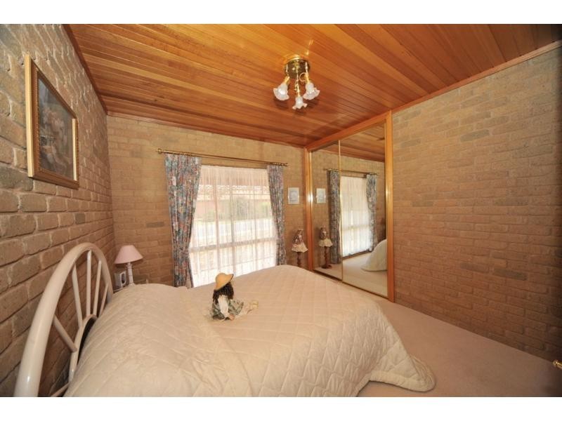 17 Lauren Court, Kangaroo Flat VIC 3555