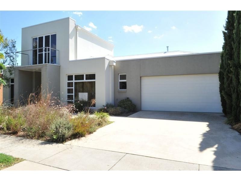 8 The Boulevard, Bendigo VIC 3550