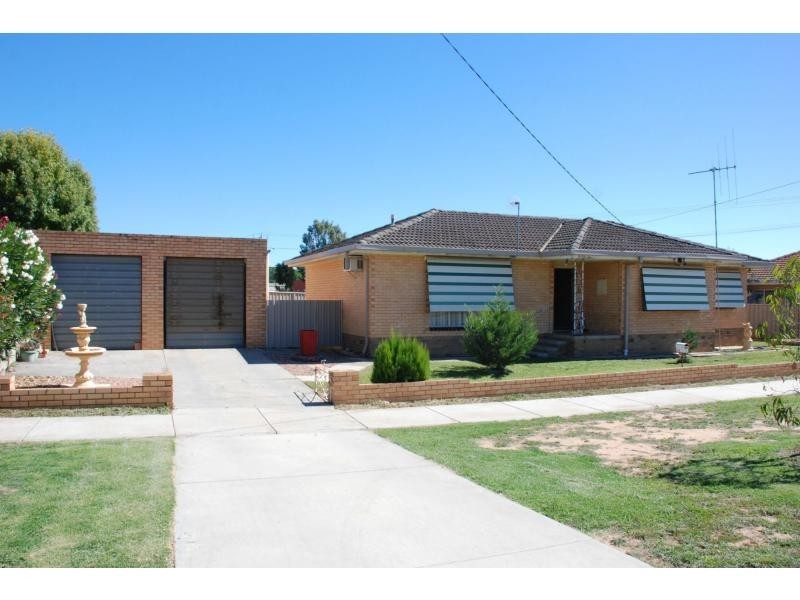 33 Black Street, Long Gully VIC 3550