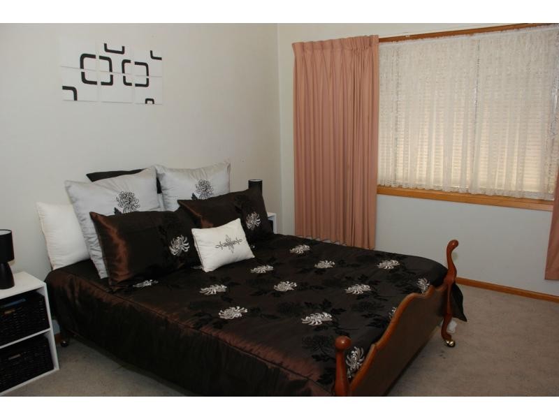 33 Black Street, Long Gully VIC 3550