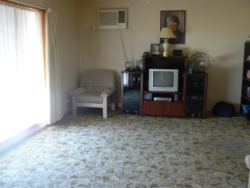 33 Black Street, Long Gully VIC 3550