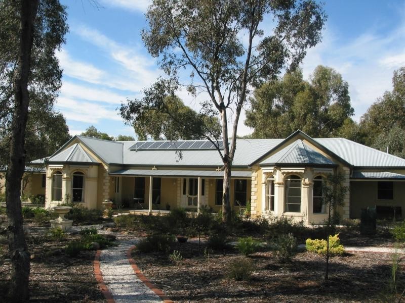 14 Tandarri Road, Junortoun VIC 3551