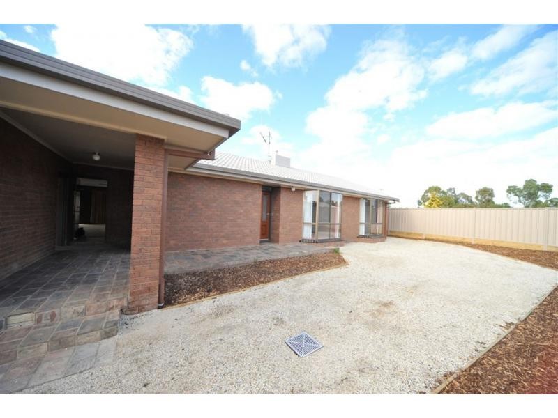 16 Edgewater Close, Jackass Flat VIC 3556