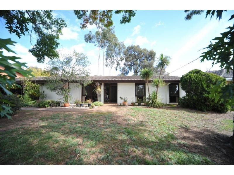 37 Putnam Avenue, Strathdale VIC 3550