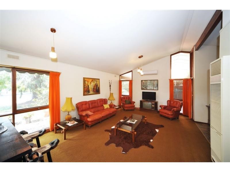 37 Putnam Avenue, Strathdale VIC 3550