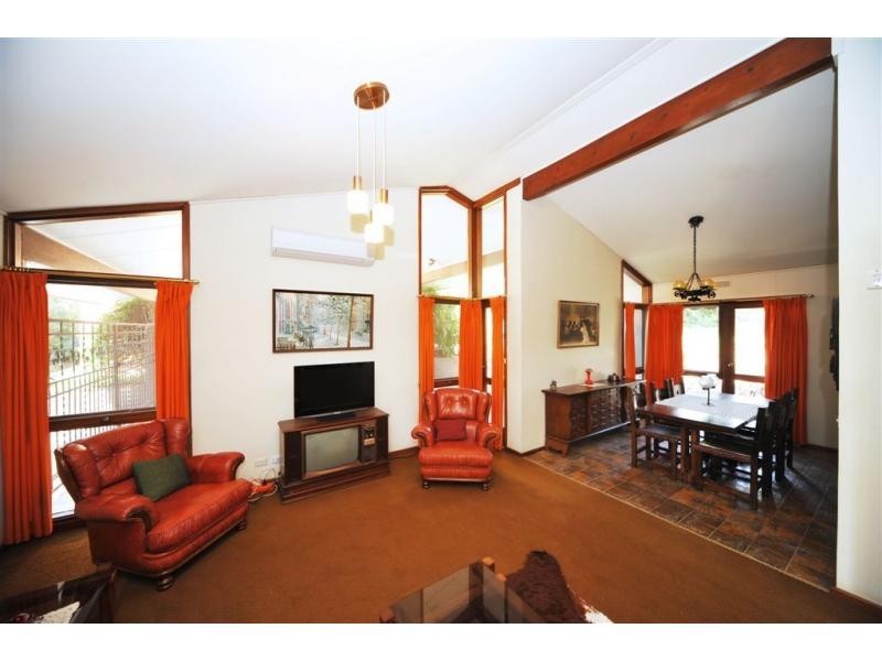 37 Putnam Avenue, Strathdale VIC 3550