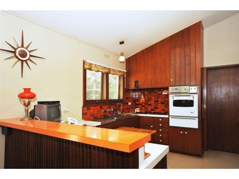 37 Putnam Avenue, Strathdale VIC 3550