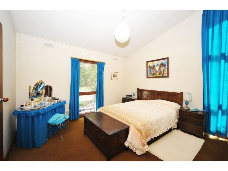 37 Putnam Avenue, Strathdale VIC 3550