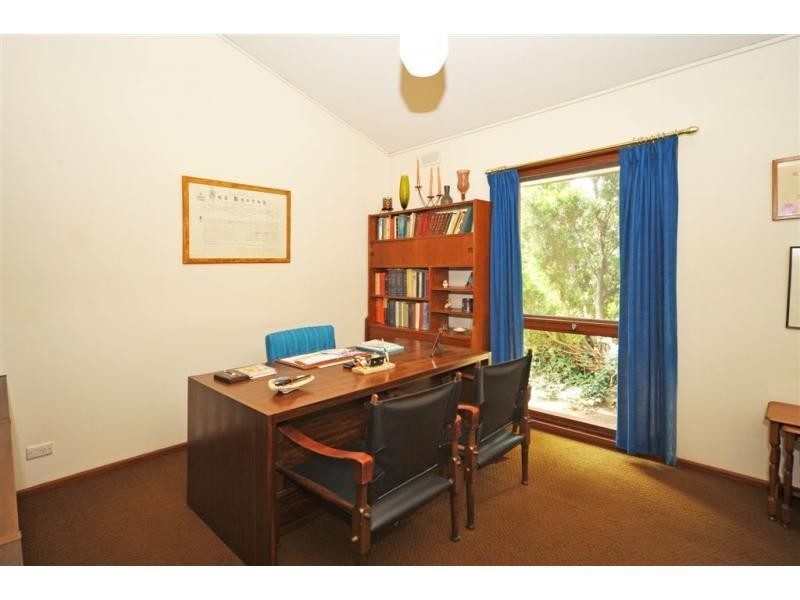 37 Putnam Avenue, Strathdale VIC 3550