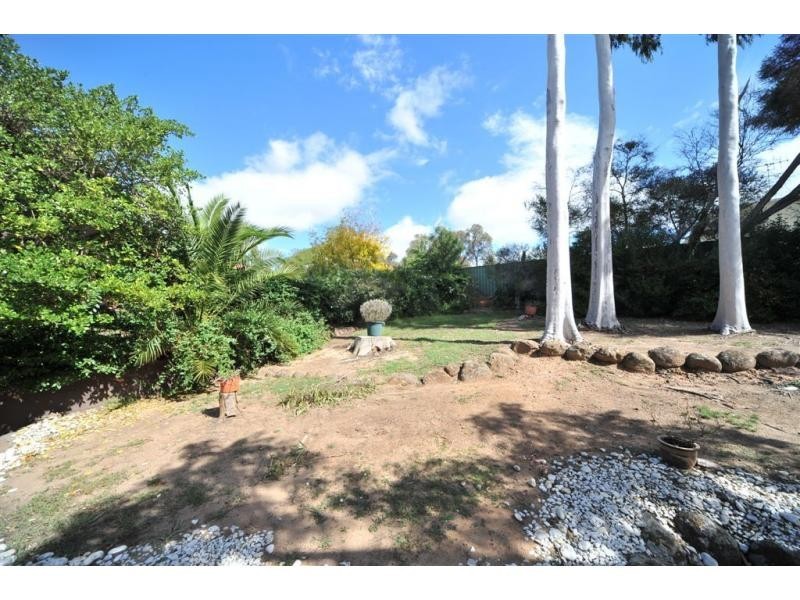 37 Putnam Avenue, Strathdale VIC 3550