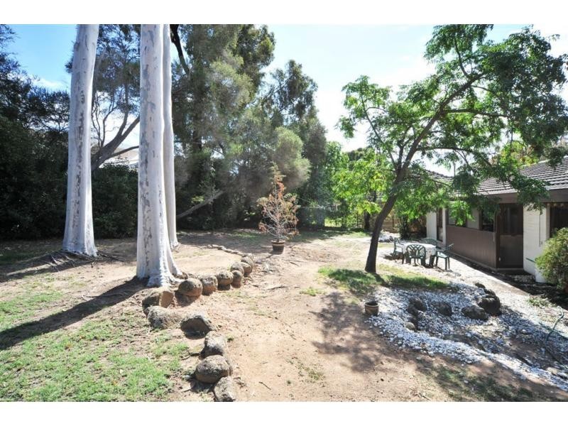 37 Putnam Avenue, Strathdale VIC 3550