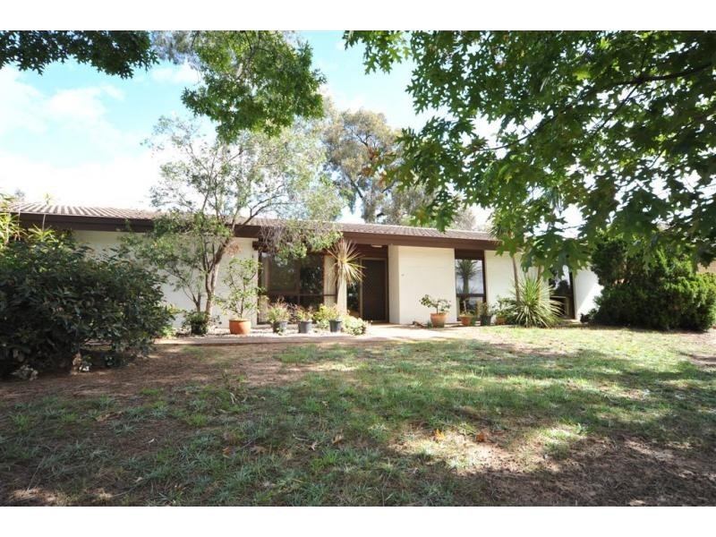 37 Putnam Avenue, Strathdale VIC 3550
