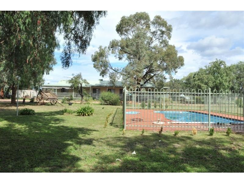 76 Market St, Newbridge VIC 3551
