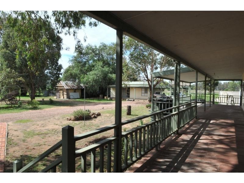 76 Market St, Newbridge VIC 3551