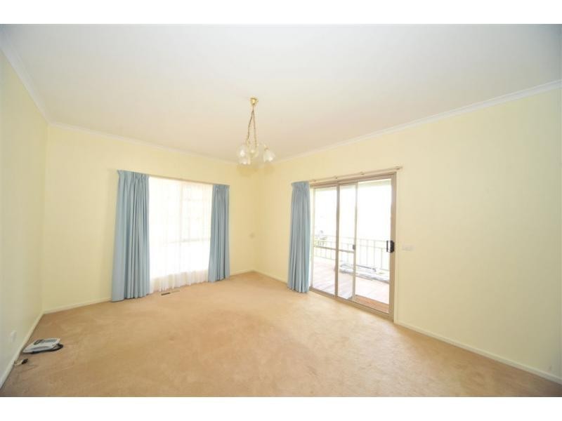76 Market St, Newbridge VIC 3551
