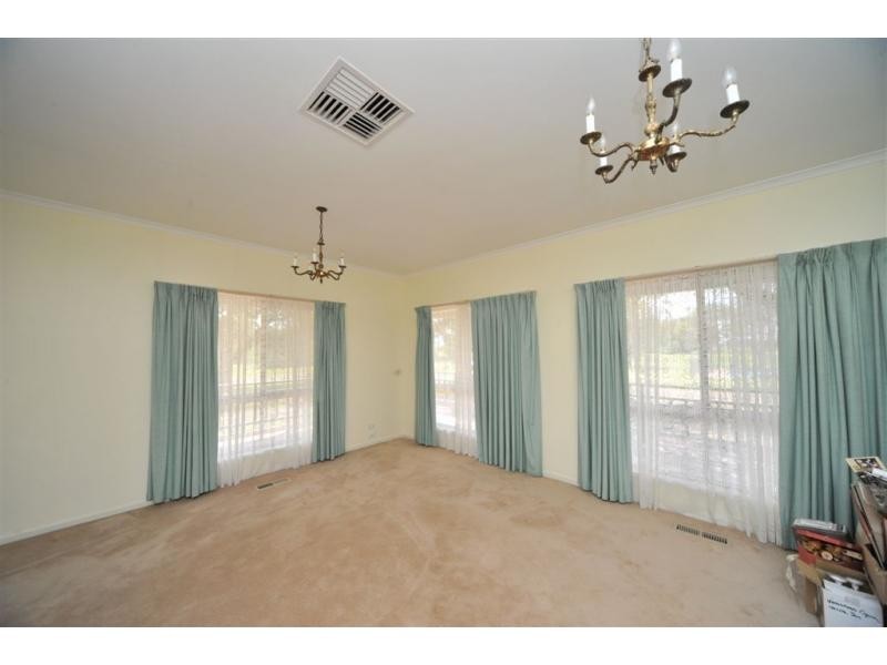 76 Market St, Newbridge VIC 3551