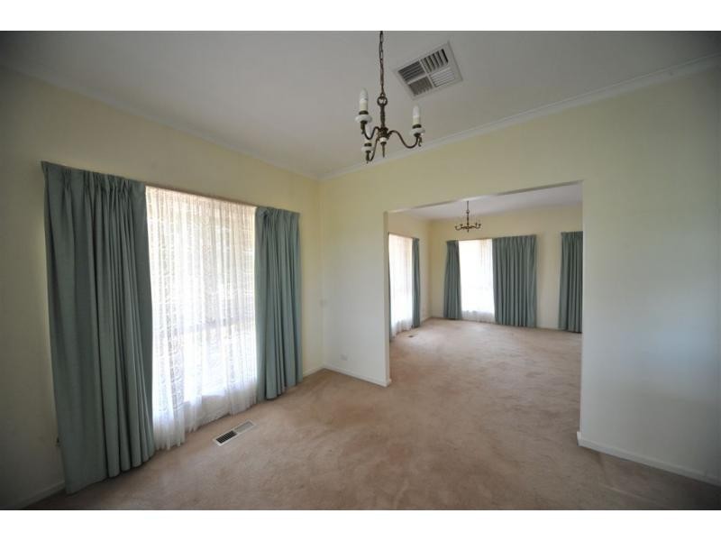 76 Market St, Newbridge VIC 3551