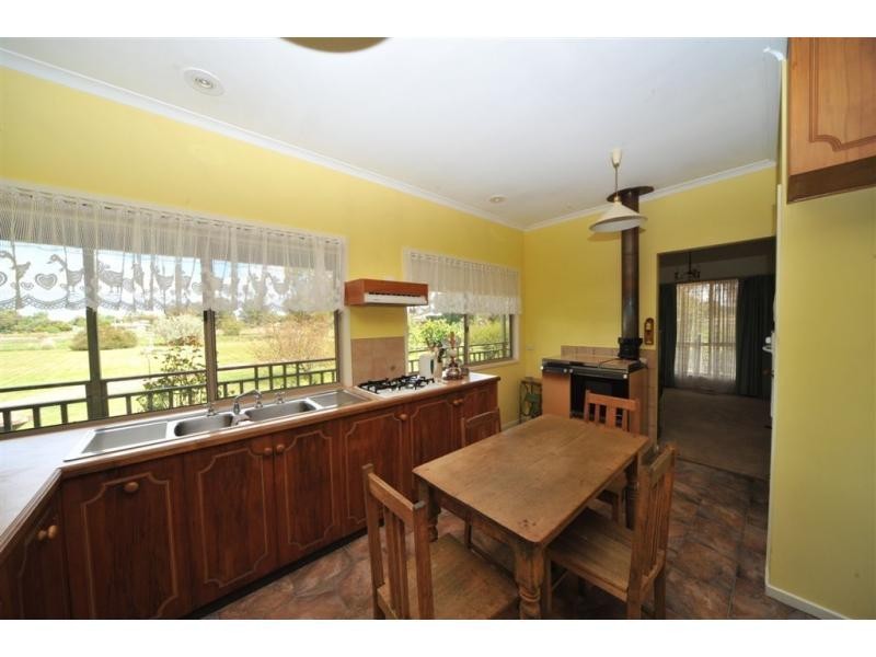 76 Market St, Newbridge VIC 3551
