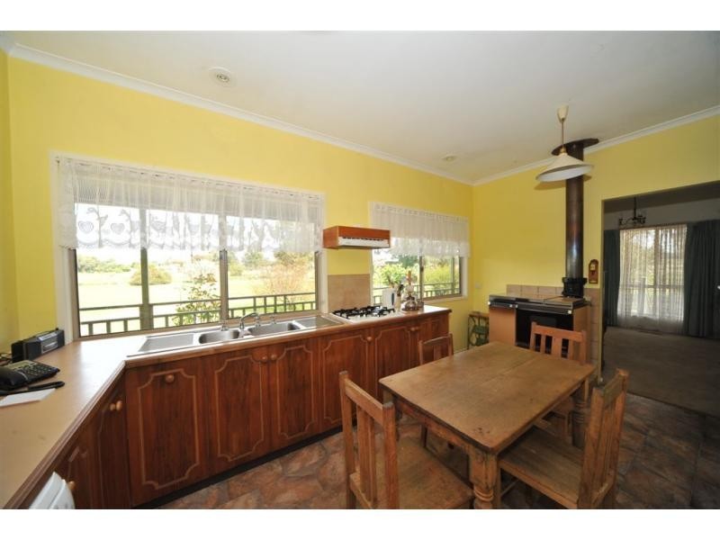76 Market St, Newbridge VIC 3551