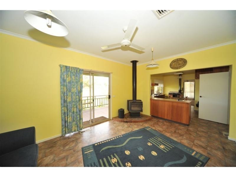 76 Market St, Newbridge VIC 3551
