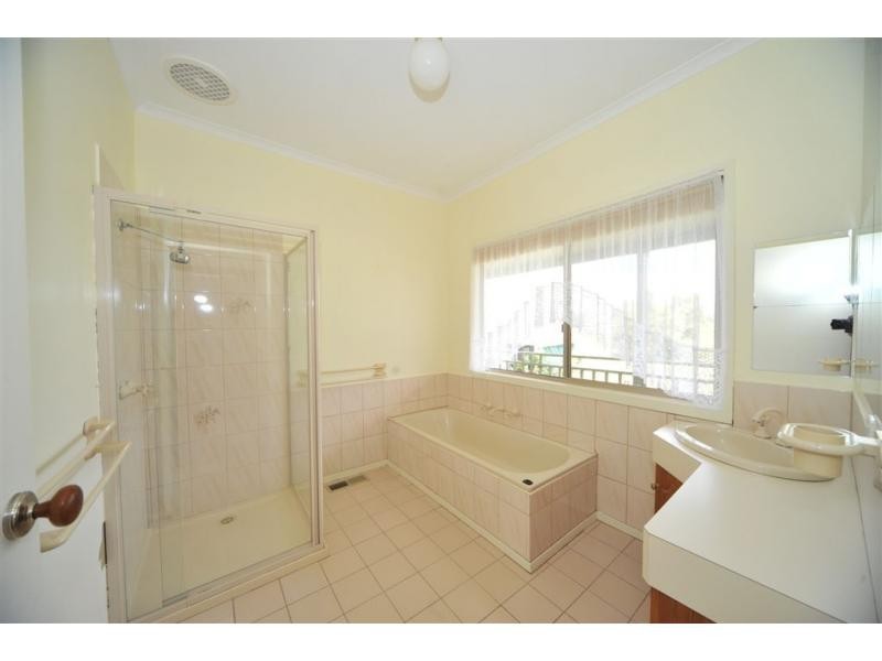 76 Market St, Newbridge VIC 3551