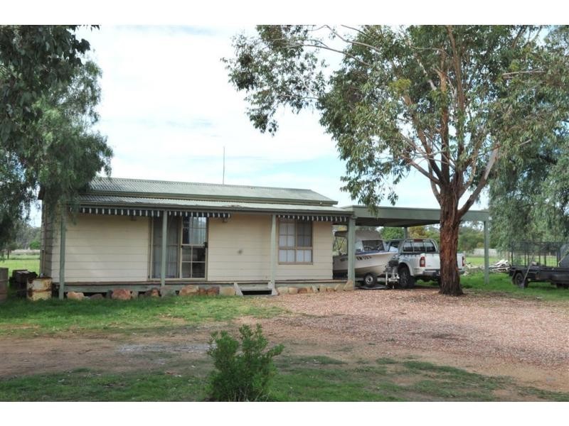 76 Market St, Newbridge VIC 3551