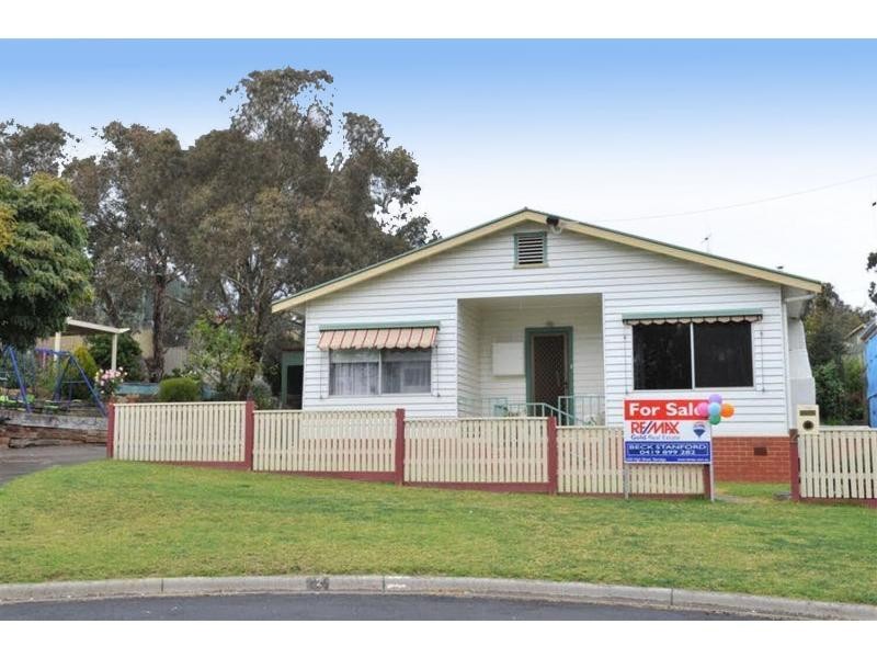 2 Doyle Crescent, Spring Gully VIC 3550