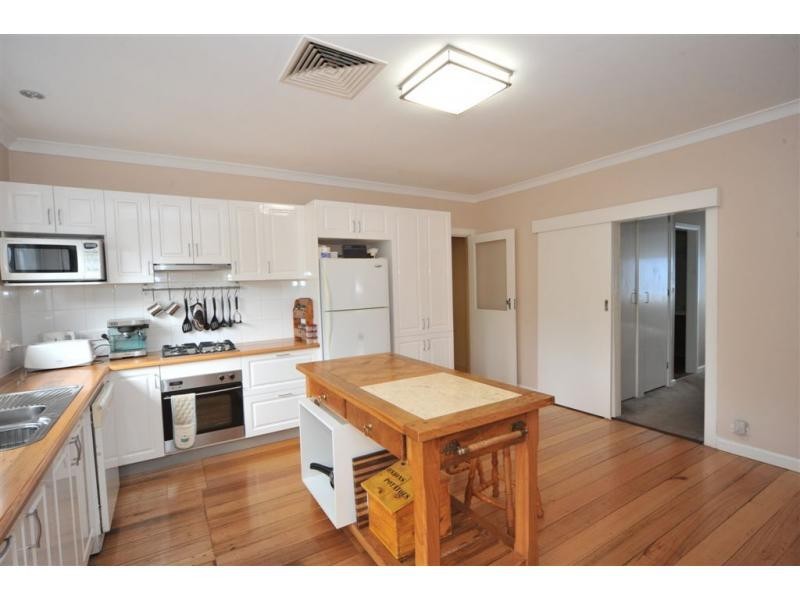 2 Doyle Crescent, Spring Gully VIC 3550