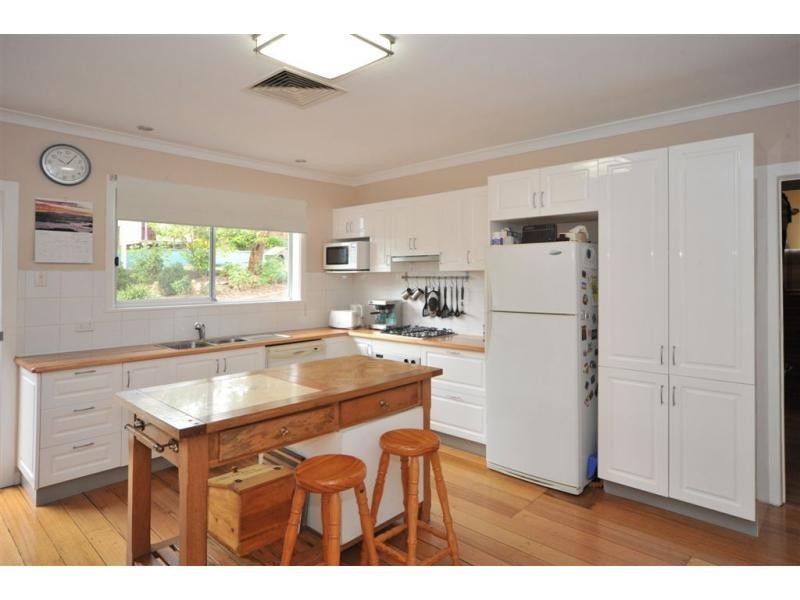 2 Doyle Crescent, Spring Gully VIC 3550