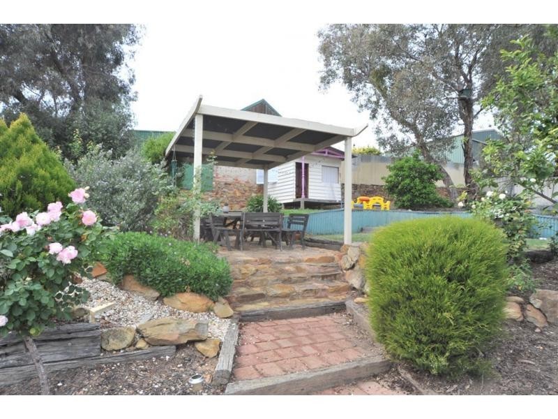 2 Doyle Crescent, Spring Gully VIC 3550