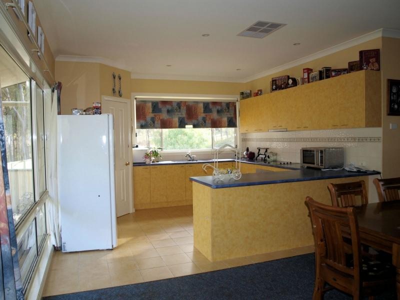 10 Hookes Lane, Heathcote VIC 3523