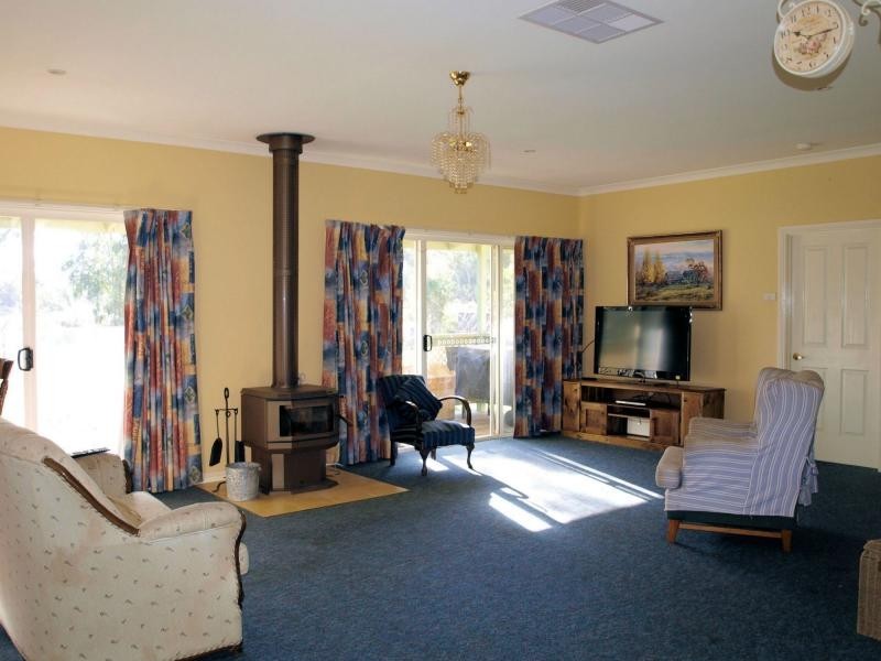 10 Hookes Lane, Heathcote VIC 3523