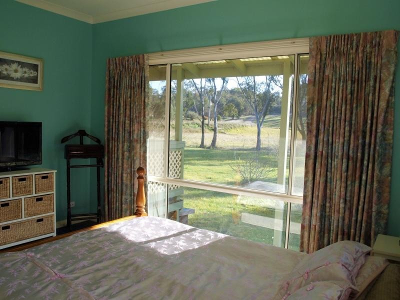 10 Hookes Lane, Heathcote VIC 3523