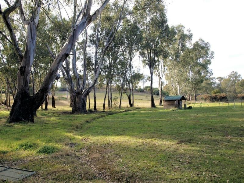 10 Hookes Lane, Heathcote VIC 3523