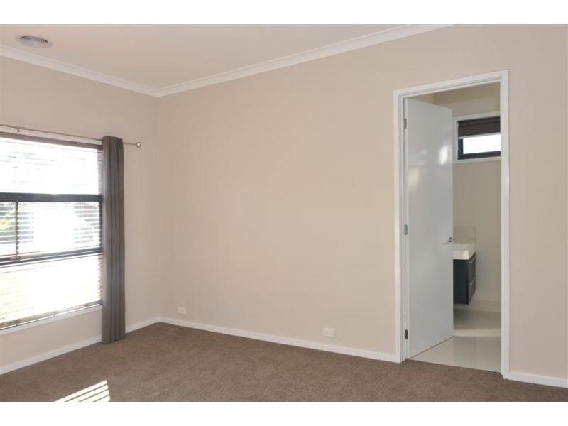 8a Benjamin Court, Spring Gully VIC 3550