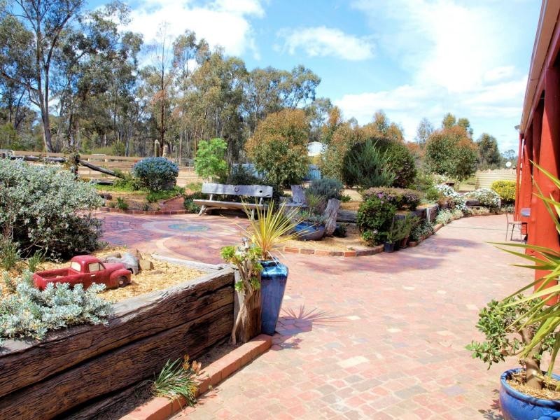 64 Native Gully Crescent, Strathfieldsaye VIC 3551