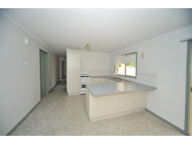 27 Queen Street, Kangaroo Flat VIC 3555