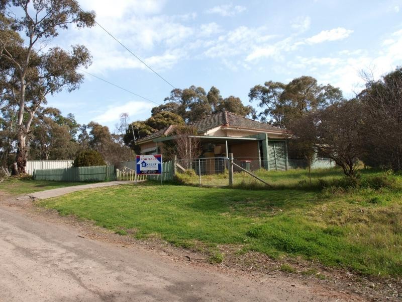 2 Hammill Street, Kangaroo Flat VIC 3555