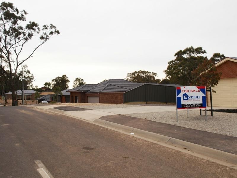 2B Curtain Street, Eaglehawk VIC 3556