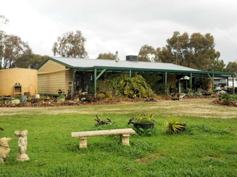 40 Teasley Drive, Heathcote VIC 3523