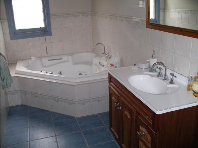 323 Eaglehawk Road, Eaglehawk VIC 3556