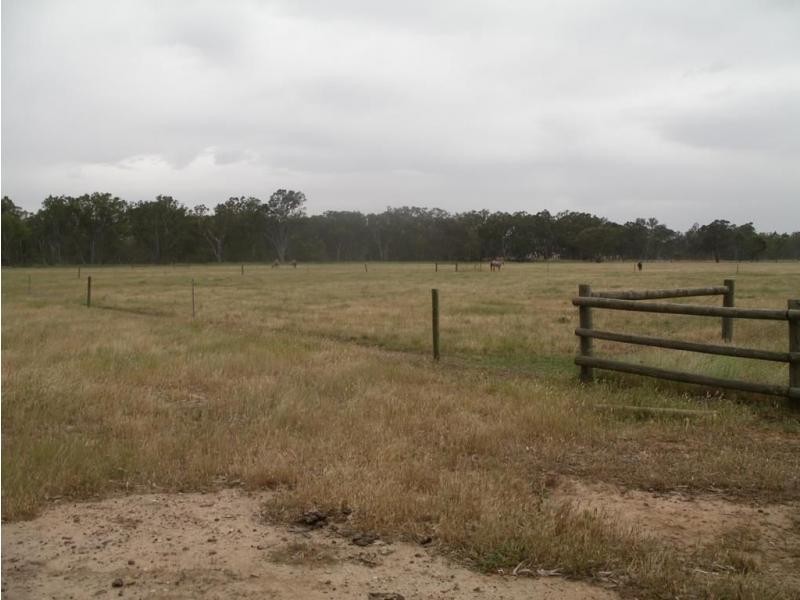 13 Tennyson Road, Huntly VIC 3551